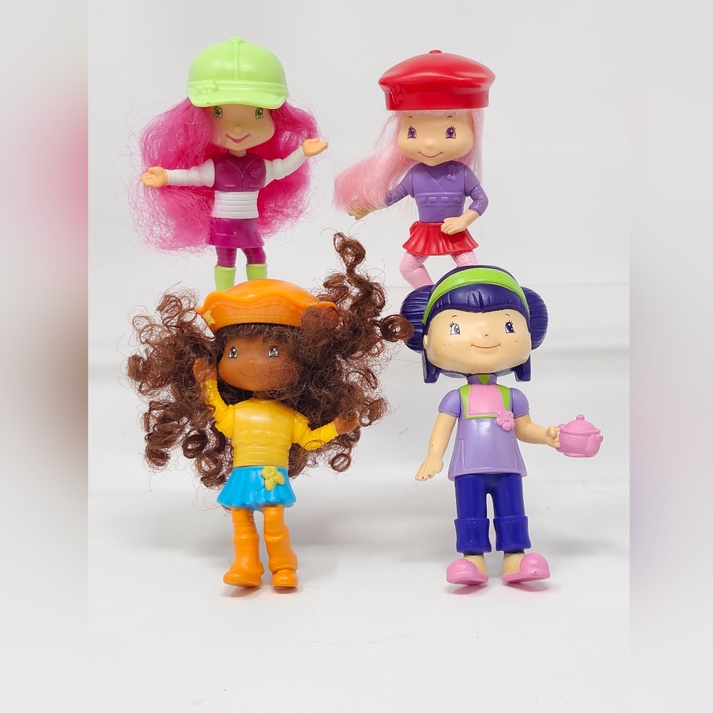 Lot Of Strawberry Shortcake And Friends